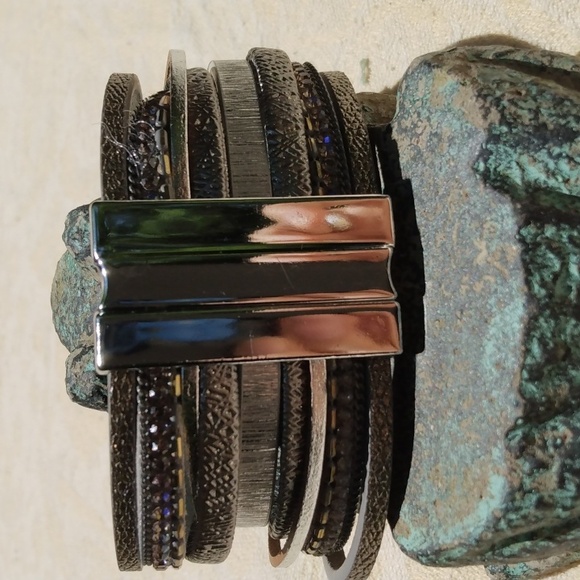 NWOT Multi strand Bracelet With Magnetic Closure In Silver Tones - Picture 3 of 6